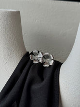 FLOWER STUDS